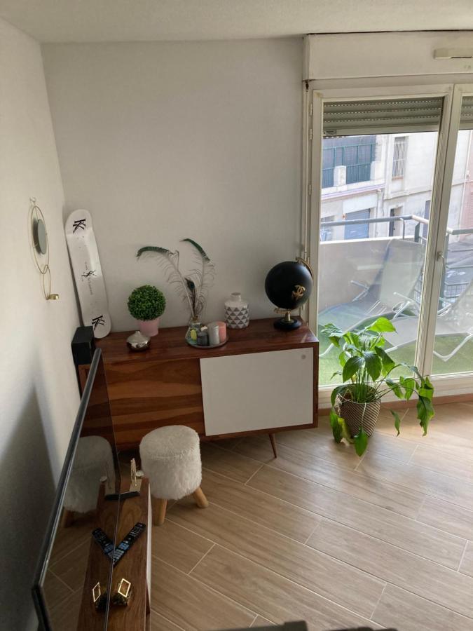 Apparement Chaleureux Avec Balcon Apartment Marseille Bagian luar foto
